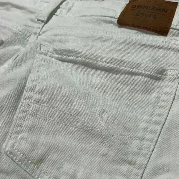 Denizen from Levi’s high-rise white shorts. Women’s size 10 - Picture 4 of 9